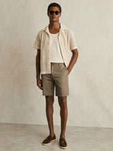 Oe Hampton Cotton Chino Shorts with Stretch in Taupe | Reiss