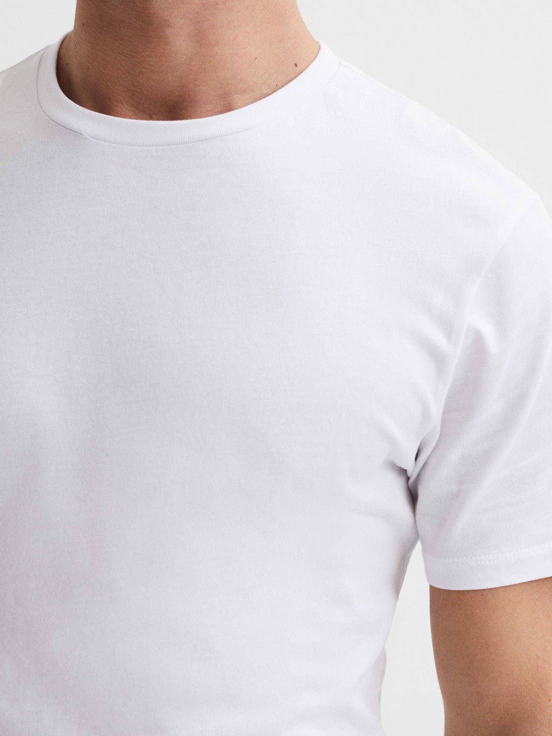 Three Pack Of Crew Neck T-shirts in White | Reiss US