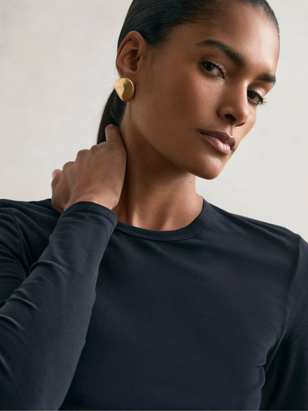 Cotton Crew-Neck Long-Sleeve T-Shirt With Stretch in Black | Reiss USA